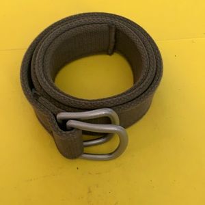 NWOT. LANDS’ END Cloth belt